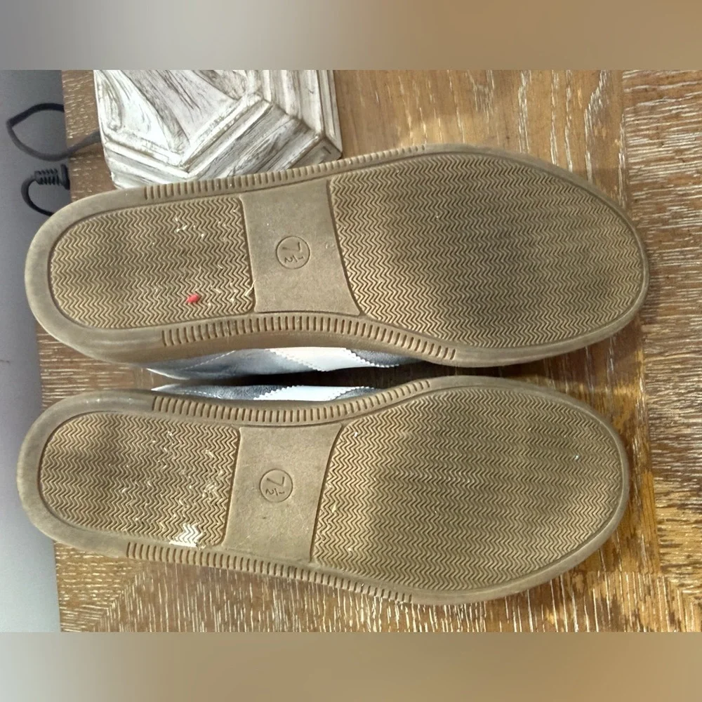 Universal Thread Silver Metallic Sneakers - Picture 6 of 8